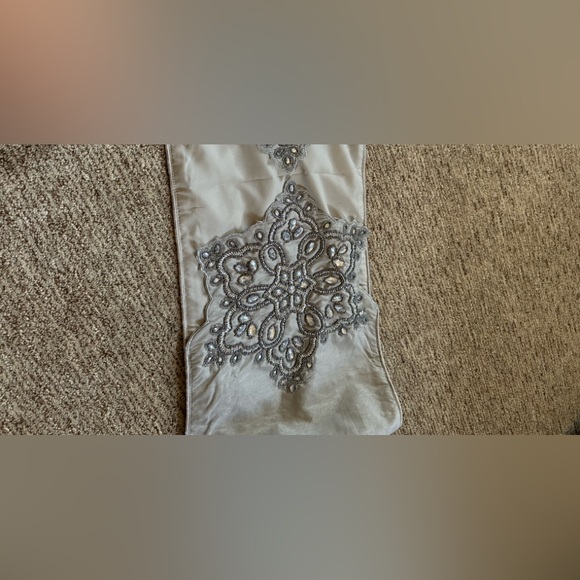 Holiday Table Runner never used - Picture 6 of 6